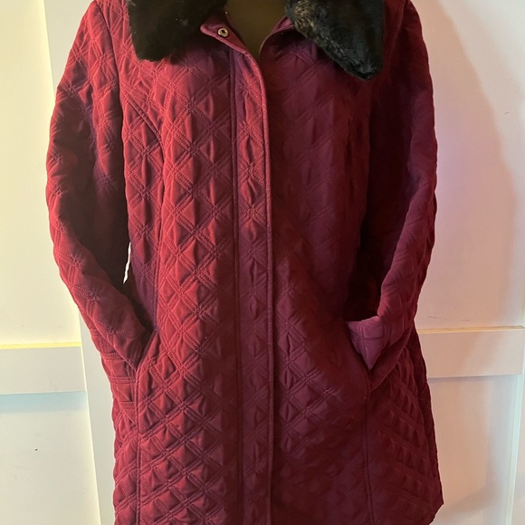 Women's Burgundy Quilted Ski Jacket with Faux Fur Collar - Picture 2 of 7
